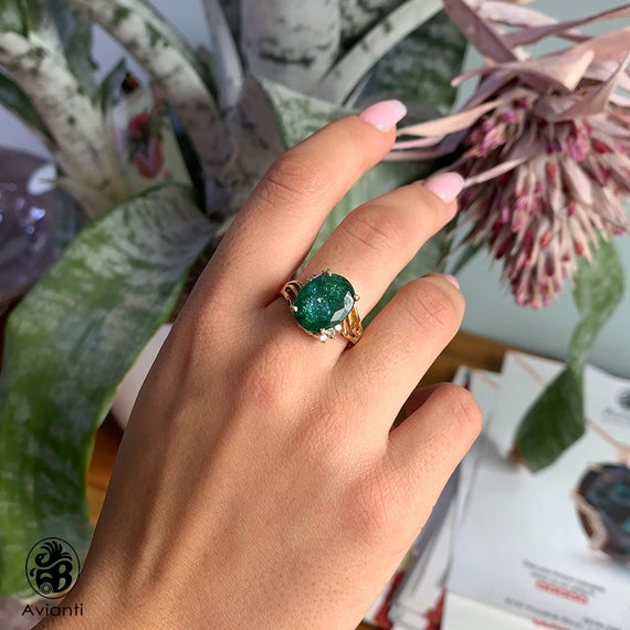 Diamond and Emerald Wave Ring in Gold | KLENOTA