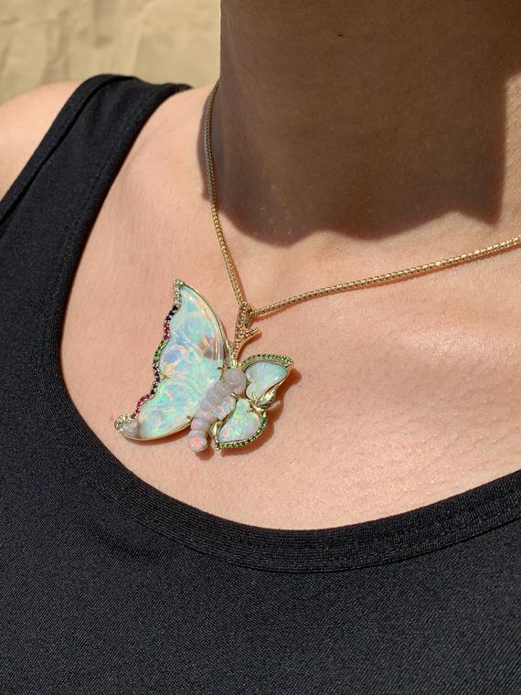18 karat Yellow gold Australian Opal Necklace Unique Carved Opal Wing And  Leaves | NEC02404